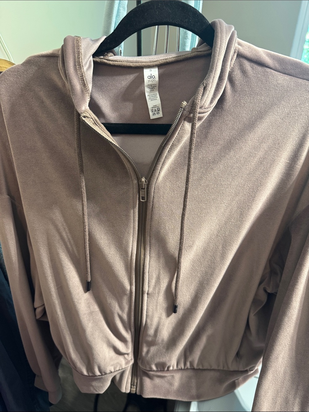 Alo zip sweater with hoodie . Size S. PTP 23”